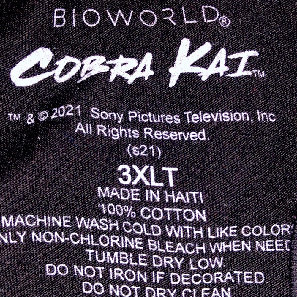 5/$25 BRAND NEW MENS BLACK COBRA KAI TSHIRT - Picture 4 of 4